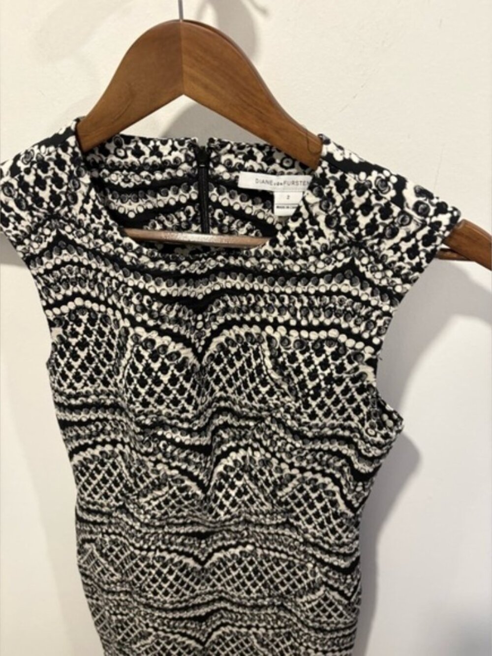 Diane von Furstenberg | DVF Geometric Knit Sheath Dress - Black & White - Size 2 - Picture 5 of 8